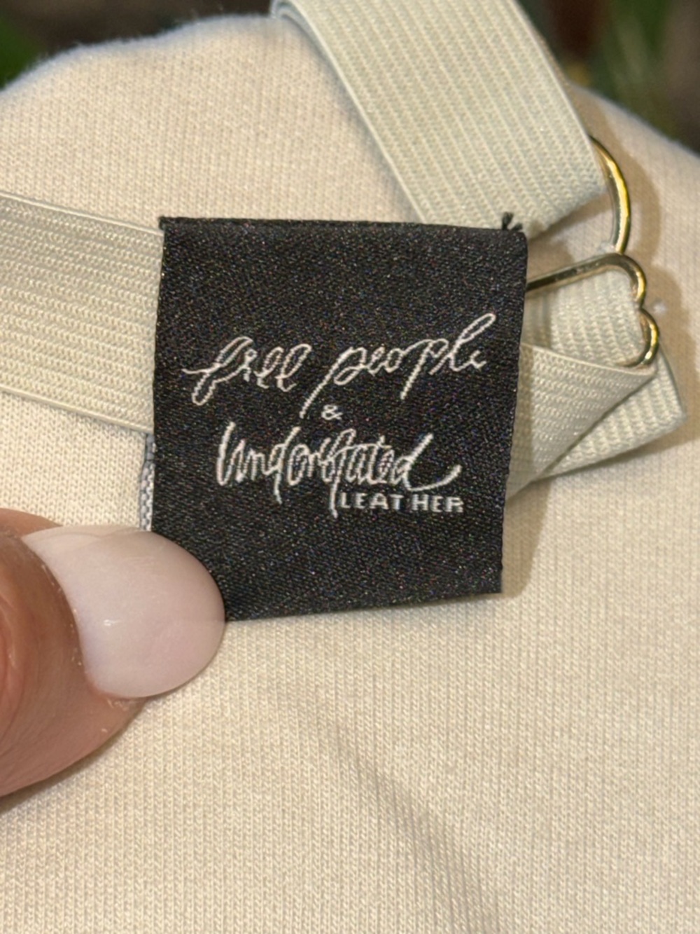 FREE PEOPLE Starry Vegan Leather Eye Mask with removable Cooling Insert - Picture 7 of 16